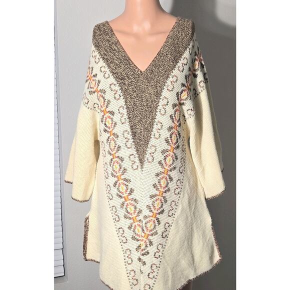 TURBRIDGE Roos Sweaters - TURBRIDGE Roosevelt Women's Knit Pullover Sweater‎ Geometric V-Neck Cream Brown